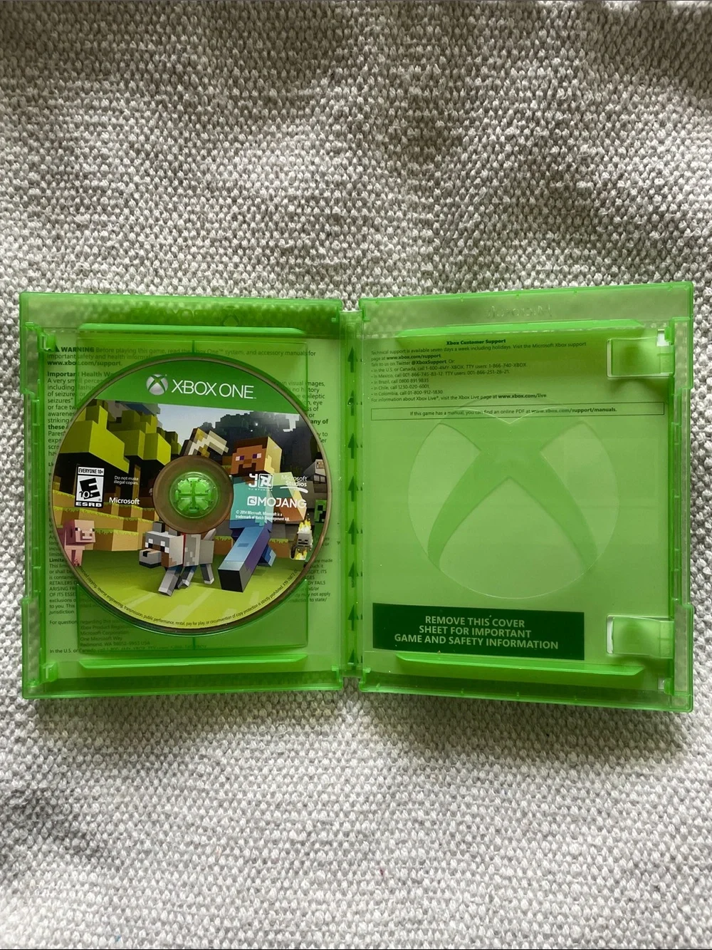 Minecraft: Xbox One Edition - Green Case (Microsoft)